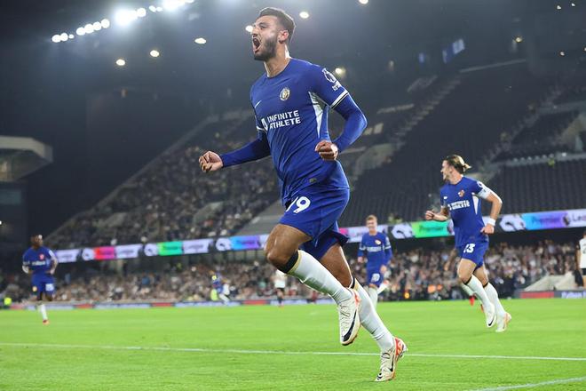 17岁273天，卡尔是拜仁队史德甲单场传射建功最年轻的球员