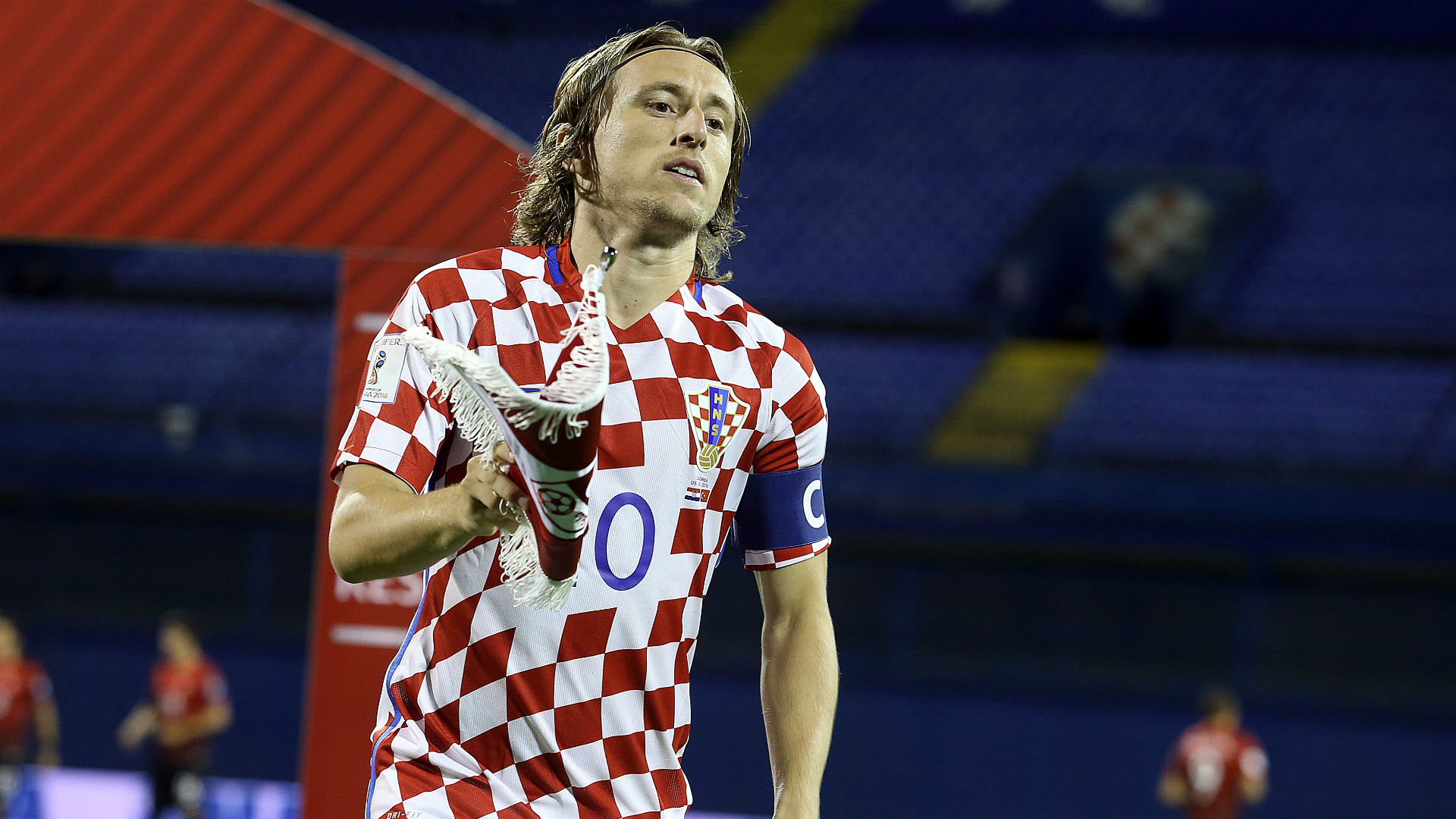 18岁中场奇才成为豪门猎物：皇马巴黎阿森纳下场，6000万估值不低